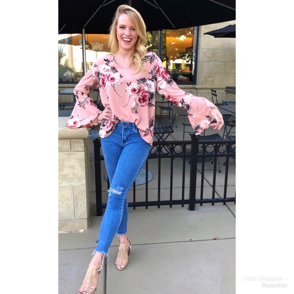 🌸LAST 3! Blush Floral Relaxed Bell Sleeve Top! - Picture 2 of 5